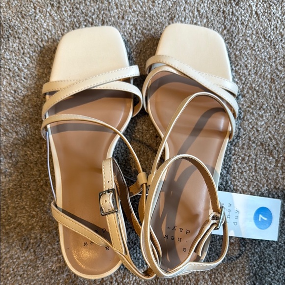 A New Day Cream Sandals Strappy Low-Heeled - Picture 2 of 5